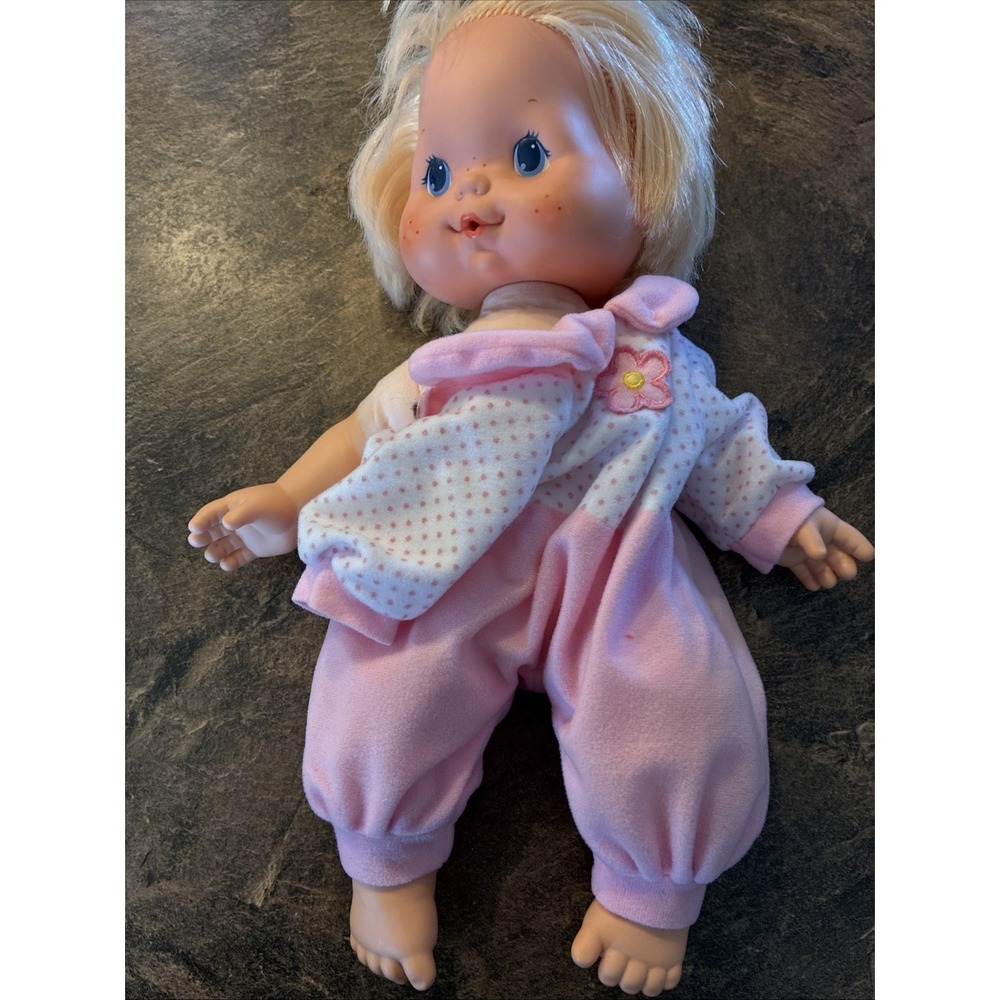Kenner American Greetings 1984 Baby Doll 869021 Strawberry Short Cake Has Blower